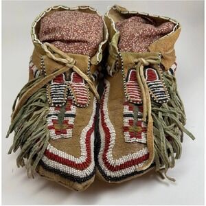 Antique Early 1900s Plains Indian Beaded Fringed Pingmented Moccasins